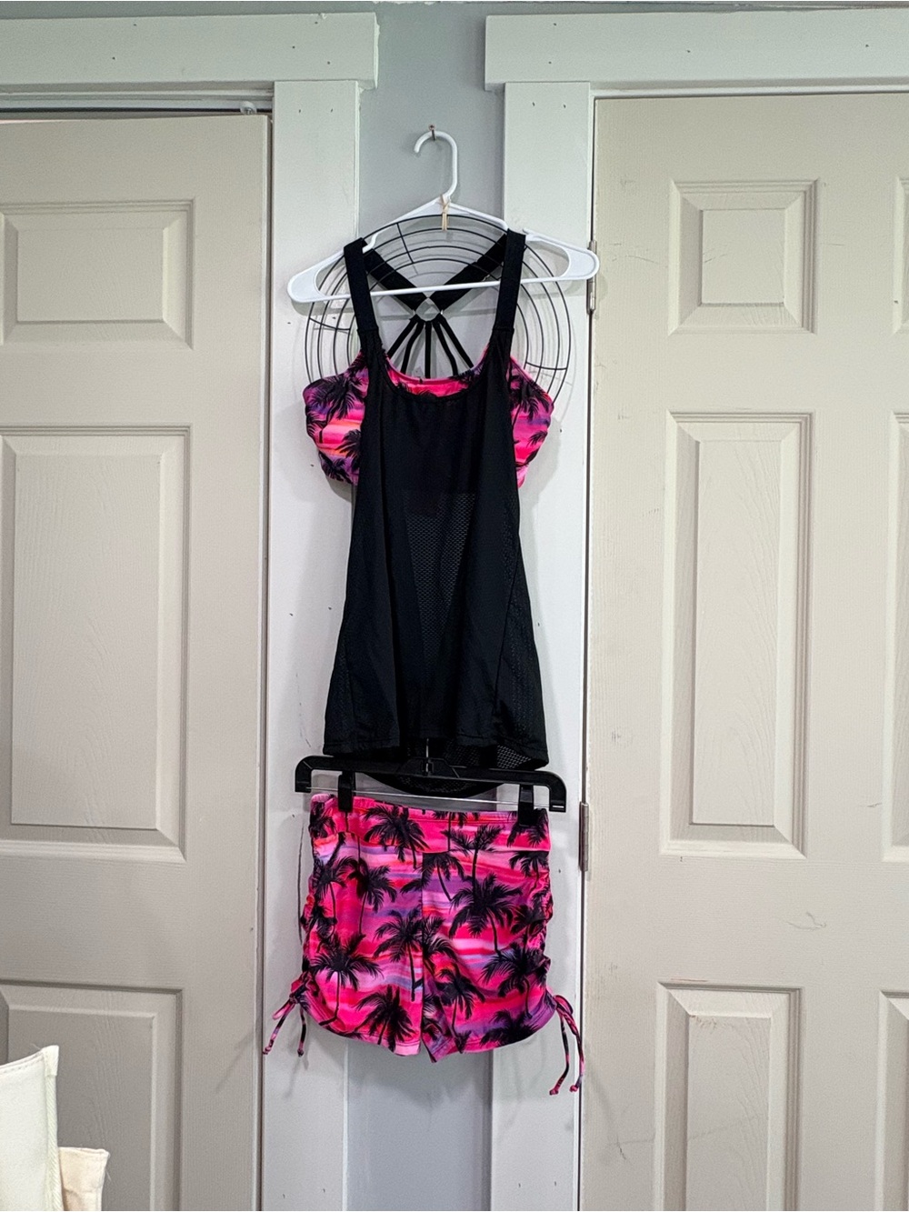 Talisea Women Small 3 Piece Swimsuit Tankini Shorts Palm Tree Pink Black NWT